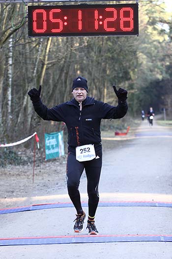 Bild von Stefan Pallhorn beim Zieldurchlauf des Rodgau Ultra-Laufs am 29.01.2011